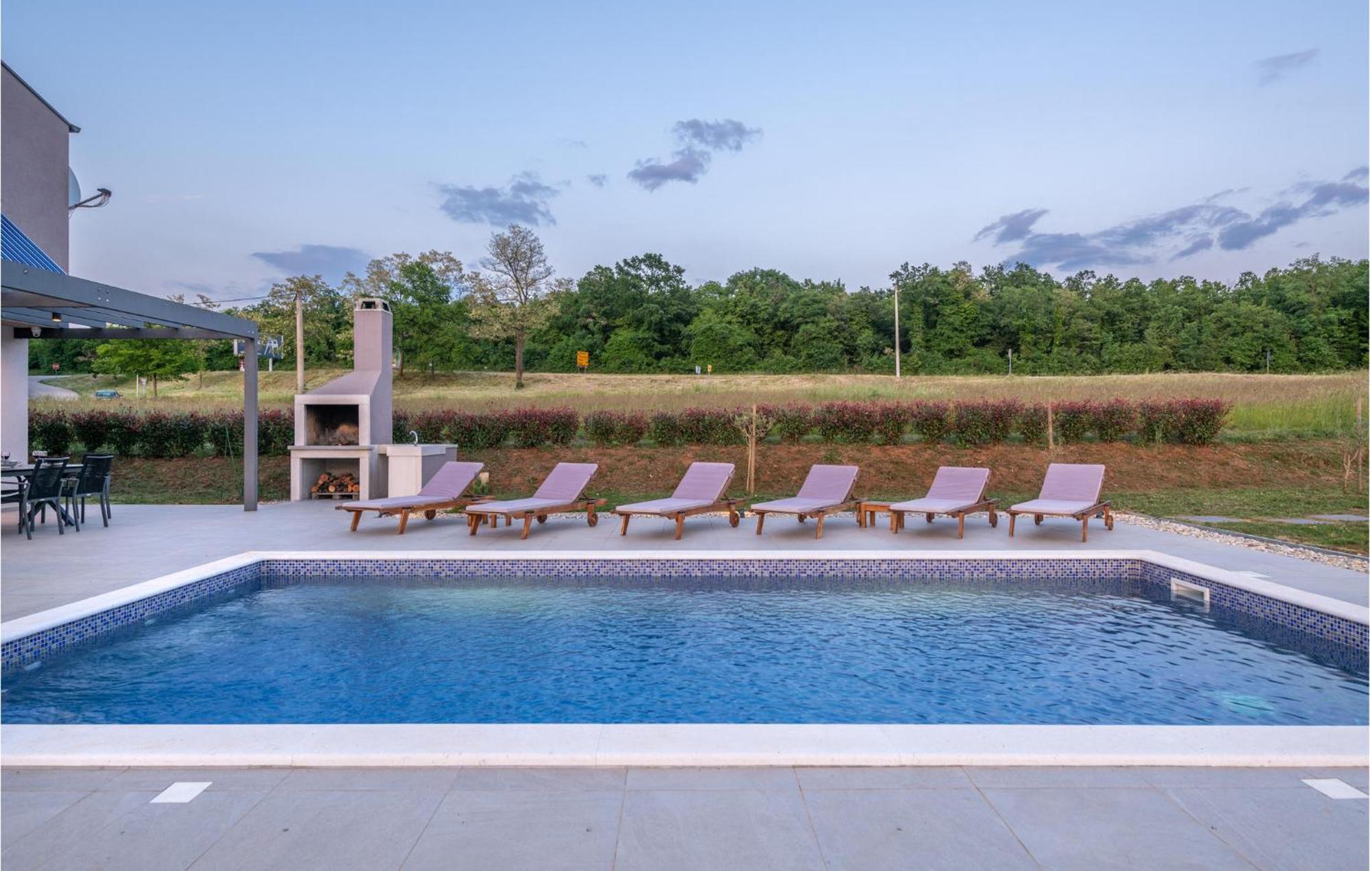 Stunning Home In Barban With Wifi Extérieur photo