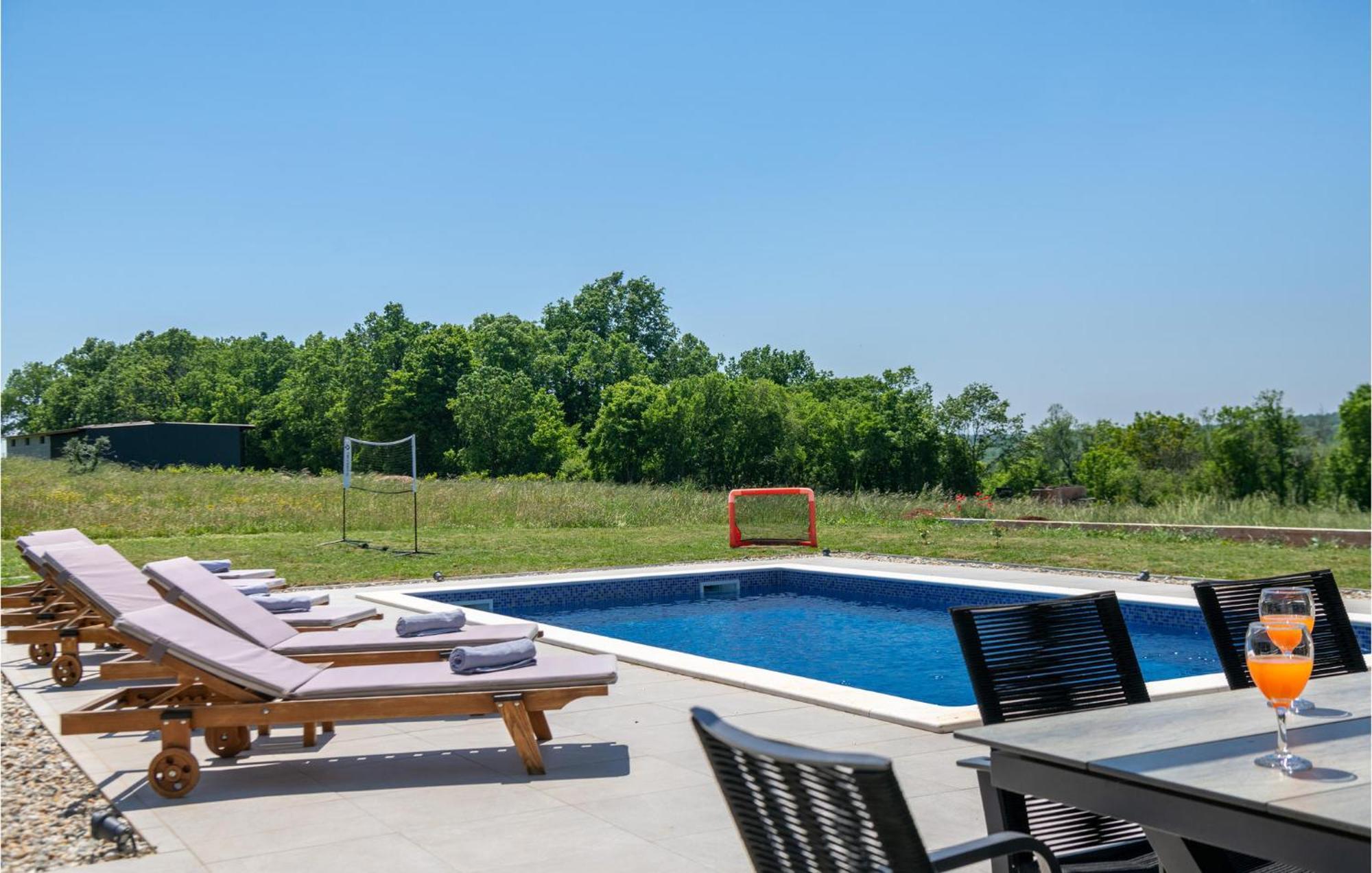 Stunning Home In Barban With Wifi Extérieur photo